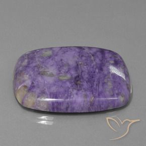 Charoíta Violeta oscuro natural de 65.45 ct, Forma Cojín, Opaco