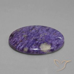 Charoíta Violeta medio natural de 62.45 ct, Ovalada, Opaco