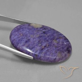 Charoíta Violeta medio natural de 62.45 ct, Ovalada, Opaco