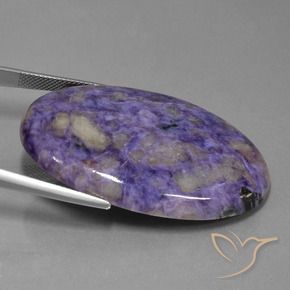 Charoíta Violeta medio natural de 71.35 ct, Ovalada, Opaco
