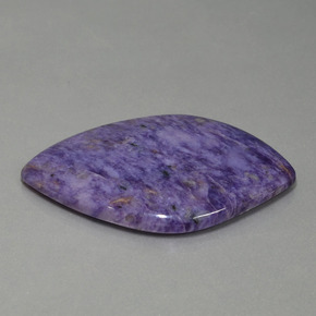 Charoíta violeta natural de 69,68 ct, forma elegante, opaco