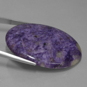 Charoíta violeta natural de 83,59 ct, corte óvalo, opaco