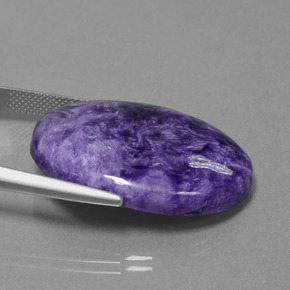 Charoíta violeta natural de 27,61 ct, corte óvalo, opaco