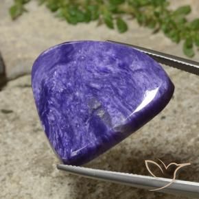 Charoíta violeta medio natural de 31,11 ct, en forma de pera, opaco