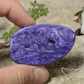 Charoíta Violeta intenso natural de 42.22 ct, Elegante, Opaco