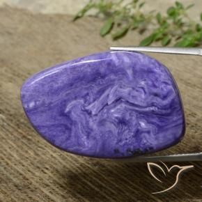 Charoíta Violeta intenso natural de 39.50 ct, Elegante, Opaco