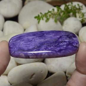 Charoíta violeta natural de 43,82 ct, corte cojín, opaco