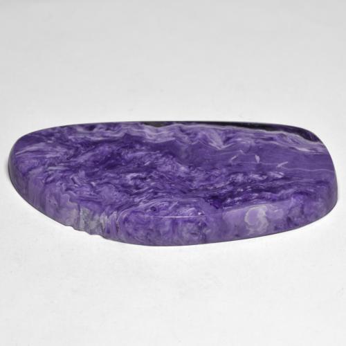 Charoíta Violeta oscuro natural de 76.84 ct, Forma elegante, Opaco
