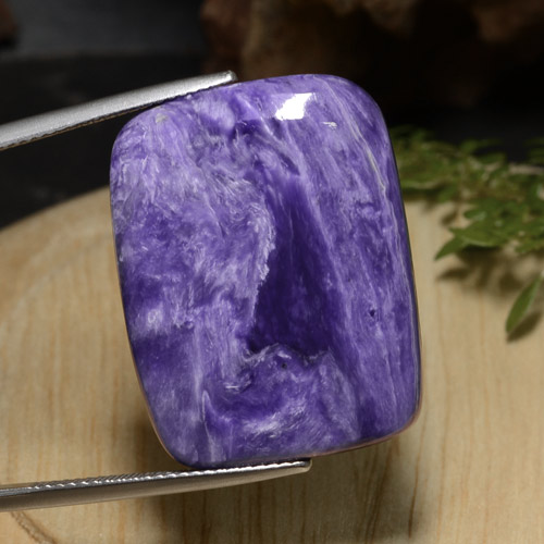 Charoíta Violeta intenso natural de 29.36 ct, Corte Cojín, Opaco