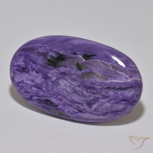 Charoíta Violeta medio natural de 56.50 ct, Ovalada, Opaco