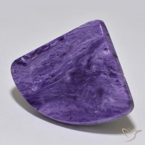 Charoíta Violeta medio natural de 55.11 ct, Elegante, Opaco