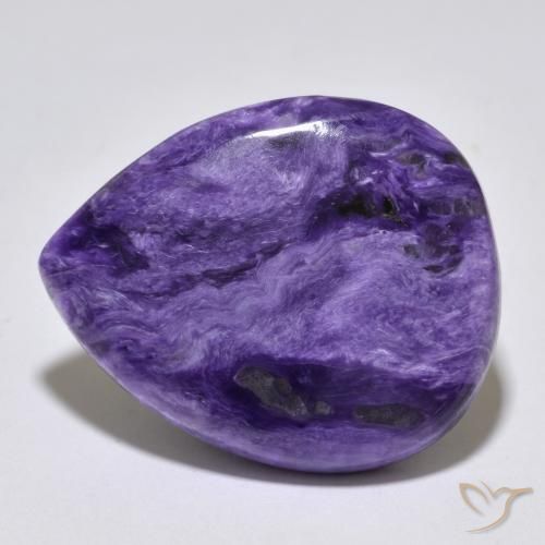 Charoíta Violeta intenso medio natural de 43.63 ct, En forma de pera, Opaco