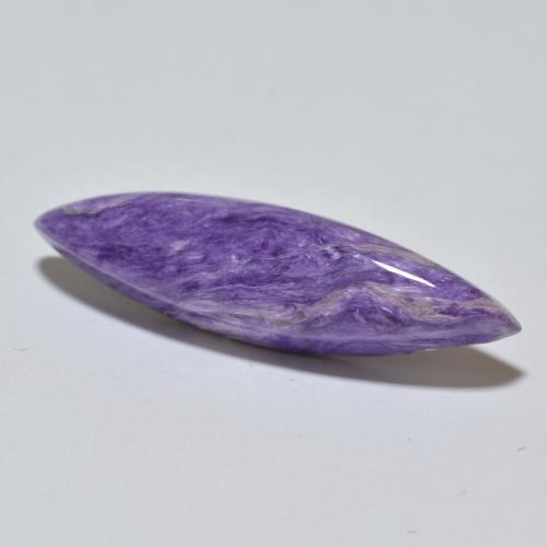 Charoíta Violeta oscuro natural de 11.86 ct, Marquesa, Opaco