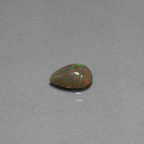 Ópalo chocolate multicolor natural de 0,61 ct, en forma de pera, opaco