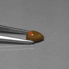Ópalo chocolate multicolor natural de 0,46 ct, en forma de pera, opaco