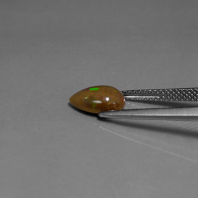 Ópalo chocolate multicolor natural de 0,92 ct, en forma de pera, opaco