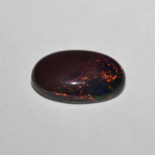 Ópalo chocolate multicolor natural de 0,80 ct, corte óvalo, translúcido