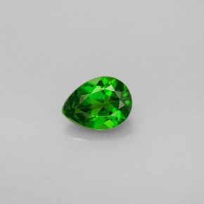 Diopsido de cromo verde natural de 0,69 ct, en forma de pera, VS