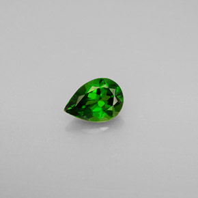 Diopsido de cromo verde natural de 0,65 ct, en forma de pera, VS