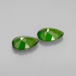 Gemas de diópsido de cromo Verde natural de  ct, En forma de pera, VVS-VS