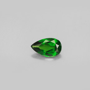 Diopsido de cromo verde natural de 0,77 ct, en forma de pera, VS