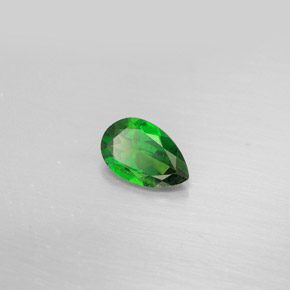 Diopsido de cromo verde natural de 0,77 ct, en forma de pera, VS