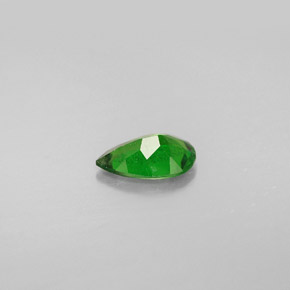 Diopsido de cromo verde natural de 0,77 ct, en forma de pera, VS