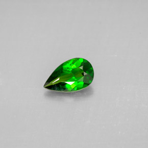 Diopsido de cromo verde natural de 0,68 ct, en forma de pera, VS
