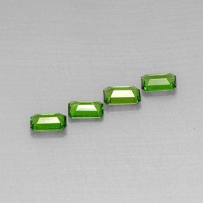 Gemas de diopsido de cromo verde natural de  ct, corte esmeralda, VS