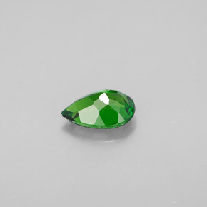 Diopsido de cromo verde natural de 0,63 ct, en forma de pera, VVS