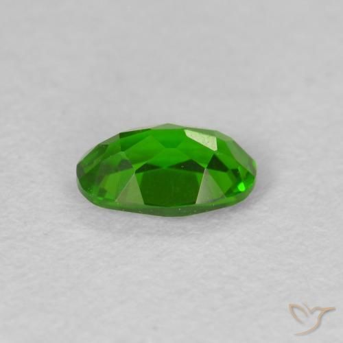 diópsido de cromo Verde oscuro natural de 0.52 ct, Ovalada, VVS-VS