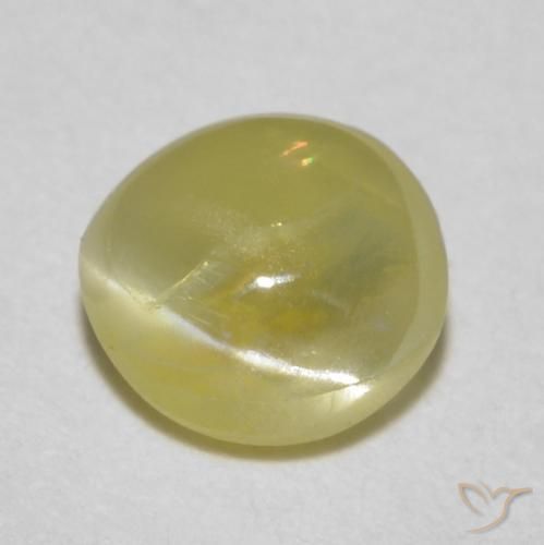 Crisoberilo Ojo de Gato Amarillo claro natural de 0.52 ct, Ovalada, Translúcido