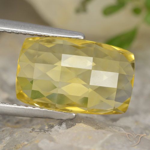 Citrino Amarillo medio natural de 4.25 ct, Forma Cojín, VVS