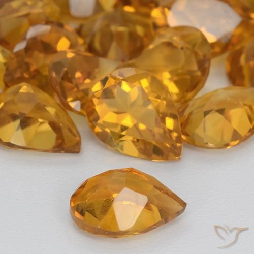 Citrino Dorado naranja intenso natural de 0.87 ct, En forma de pera, VS