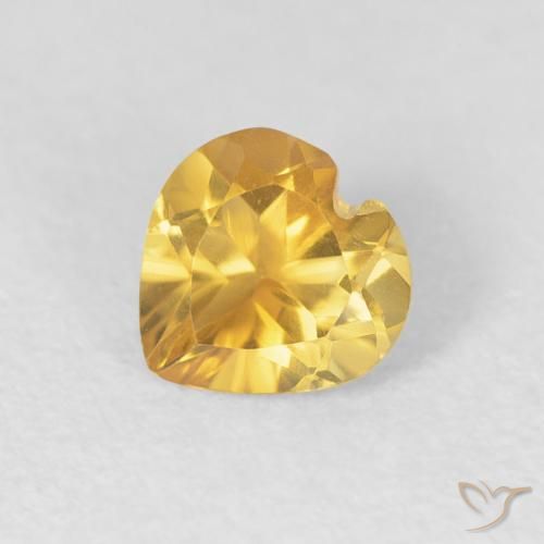 Citrino Dorado medio natural de 0.64 ct, Corazón, VVS