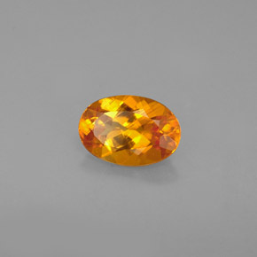 Clinohumita naranja natural de 0,67 ct, corte óvalo, VS