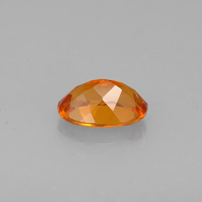 Clinohumite Naranja amarillo natural de 0.56 ct, Corte Óvalo, VS