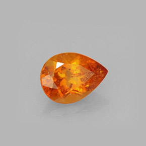 Clinohumita naranja natural de 0,69 ct, en forma de pera, VS-SI