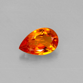 Clinohumite Naranja amarillo natural de 0.63 ct, En forma de pera, VS-SI