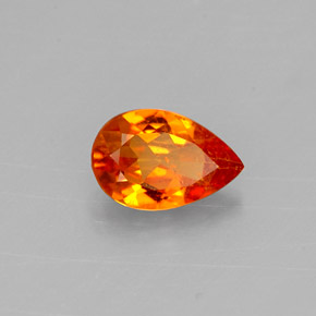 Clinohumite Naranja amarillo natural de 0.63 ct, En forma de pera, VS-SI
