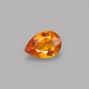 Clinohumite Naranja amarillo natural de 0.64 ct, En forma de pera, VS-SI