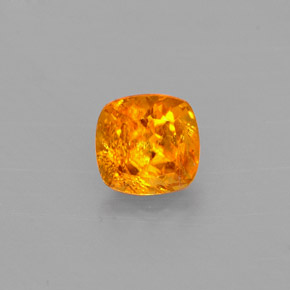 Clinohumita naranja natural de 0,60 ct, corte cojín, VS-SI