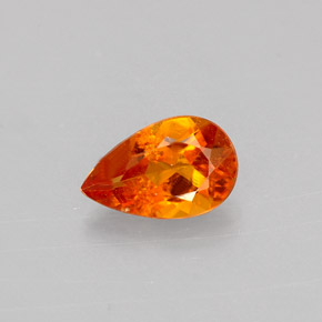 Clinohumita naranja natural de 0,66 ct, en forma de pera, VS-SI