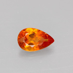 Clinohumita naranja natural de 0,66 ct, en forma de pera, VS-SI