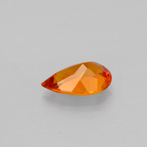 Clinohumita naranja natural de 0,66 ct, en forma de pera, VS-SI