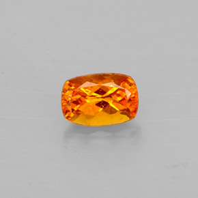 Clinohumita naranja natural de 0,59 ct, corte cojín, VS