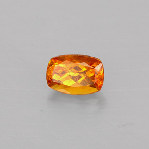 Clinohumita naranja natural de 0,59 ct, corte cojín, VS