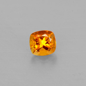 Clinohumita naranja natural de 0,40 ct, corte cojín, VS