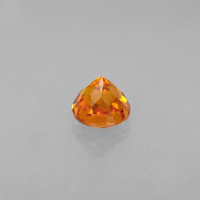 Clinohumita naranja natural de 0,43 ct, corte redondo, VS