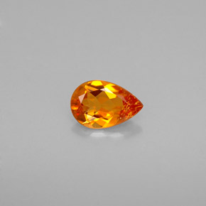 Clinohumita naranja natural de 0,41 ct, en forma de pera, VS